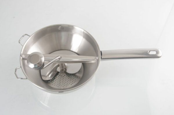 CUPERINOX Pasapuré Inoxidable 19 cm con 3 Discos Intercambiables | Mango Metálico | Para Purés, Cremas y Salsas | Kitchen Prep Line - Imagen 2
